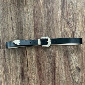 Single buckle western belt
